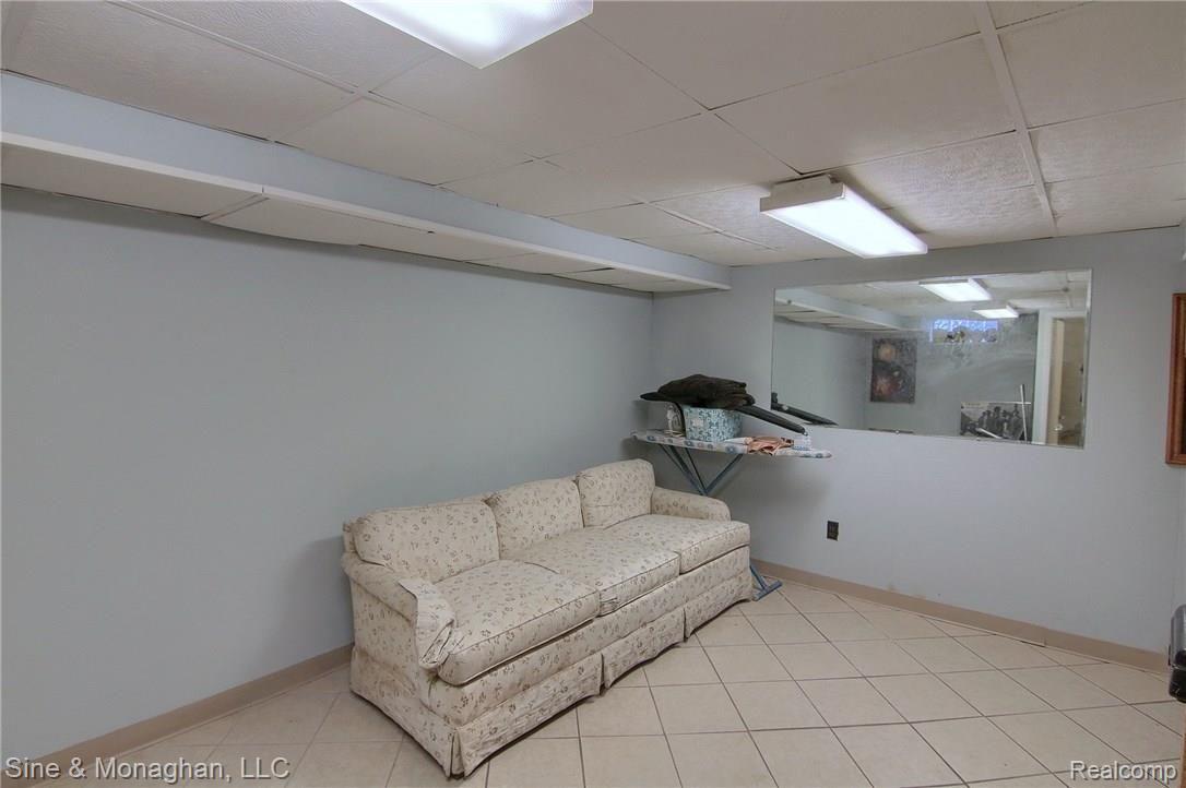 951 Roslyn Road Grosse Pointe, MI 48236 - Photo 20 of 29 Finished_Lower_Level.jpg