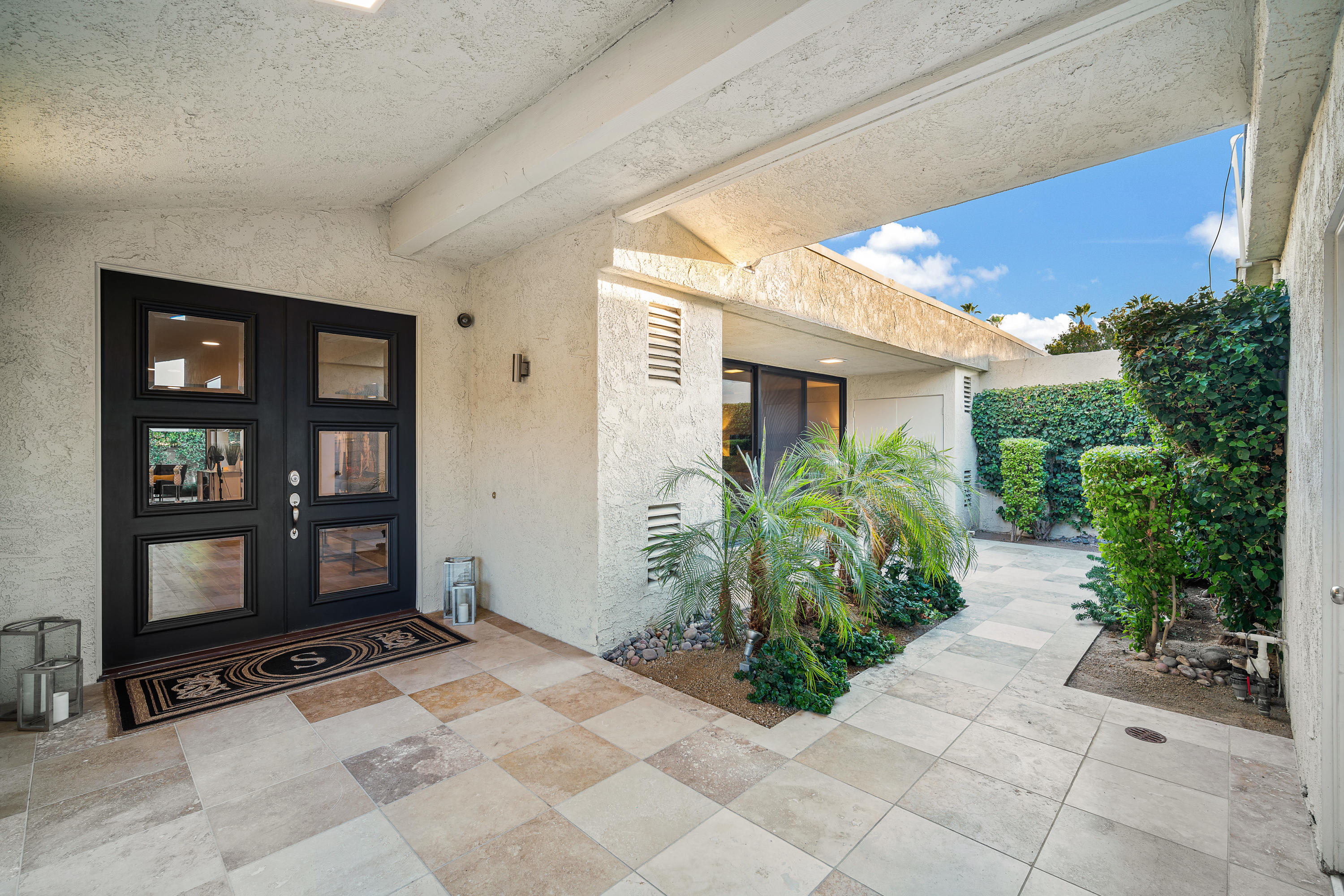 46 Cornell Drive Rancho Mirage, CA 92270 - Photo 2 of 49 46 Cornell Dr (22 of 78)