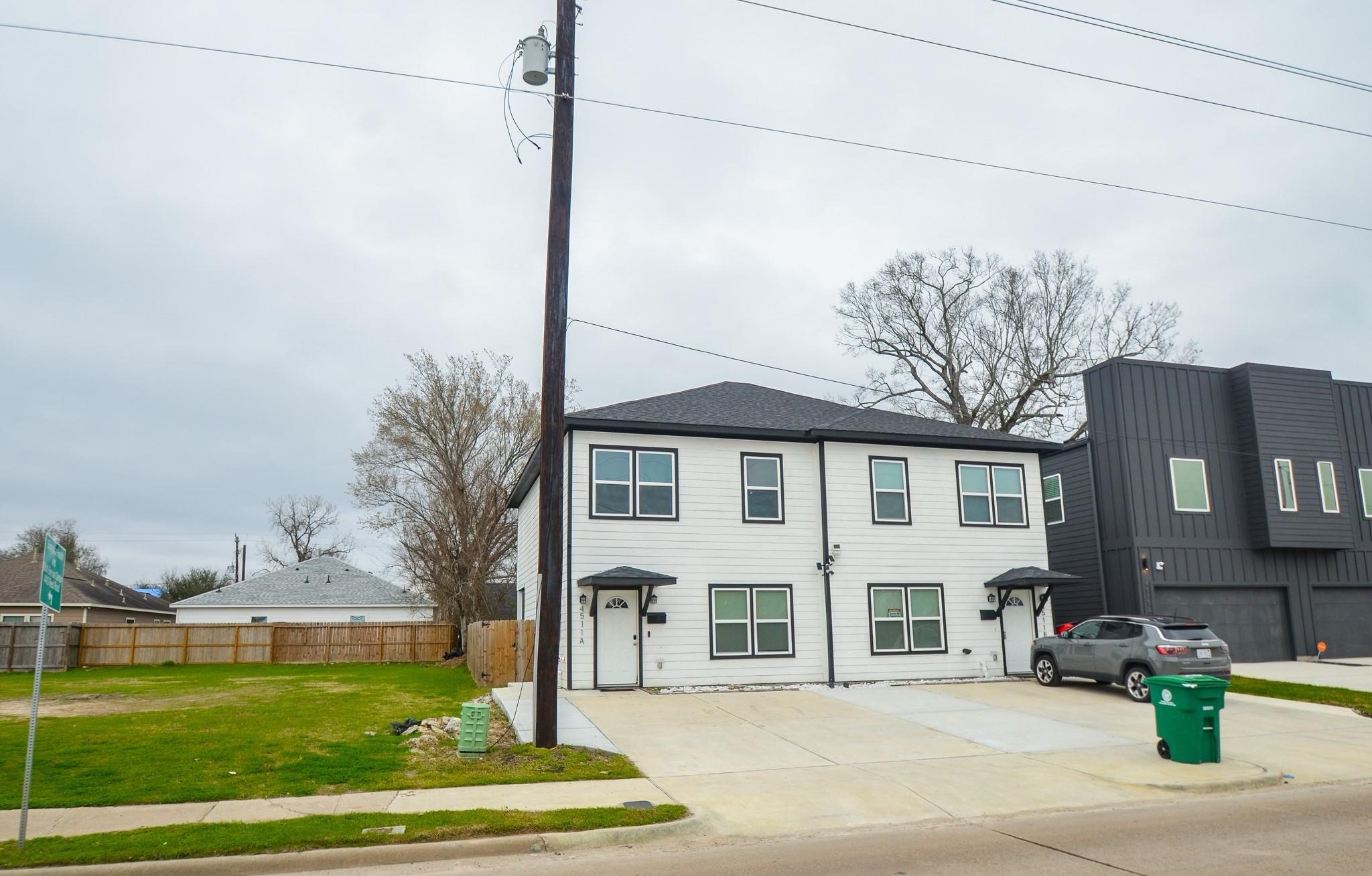 4511 Reed Road, Unit A Houston, TX 77051 - Photo 6 of 34 a front view of a house with garden
