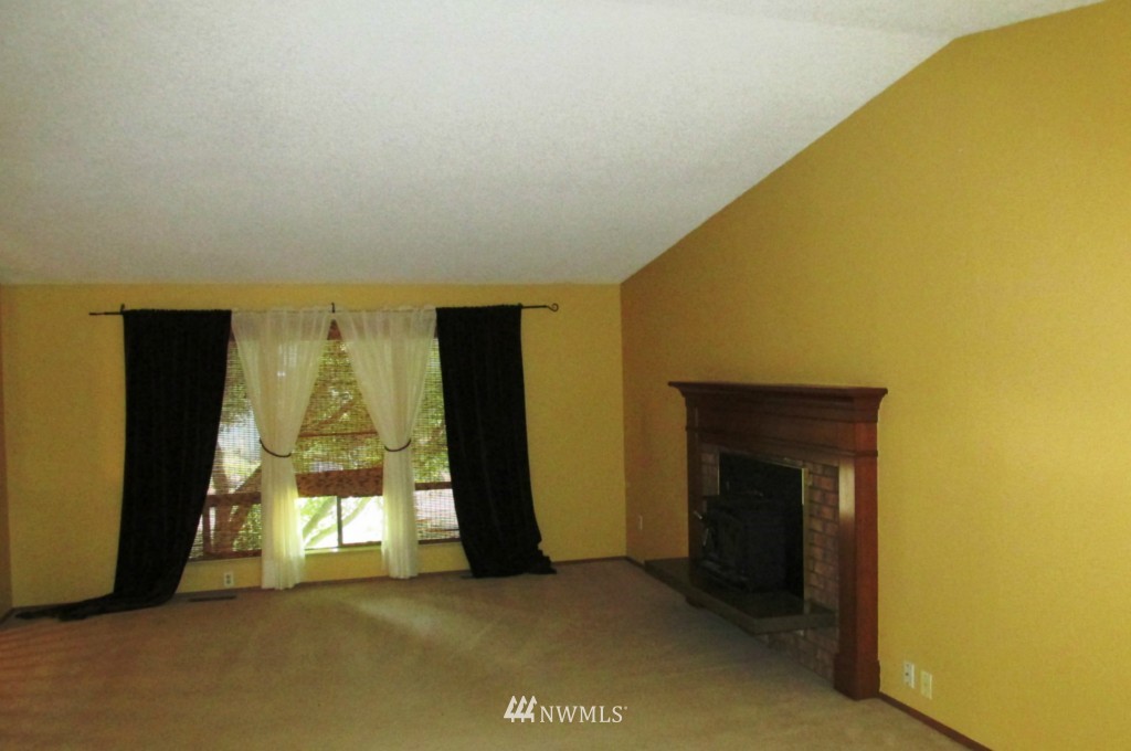 16232 Southeast 179th Street Renton, WA 98058 - Photo 2 of 9 Gallery Image 2