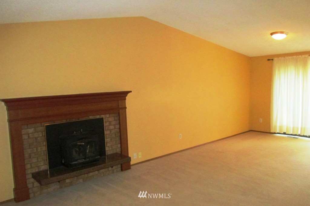 16232 Southeast 179th Street Renton, WA 98058 - Photo 3 of 9 Gallery Image 3