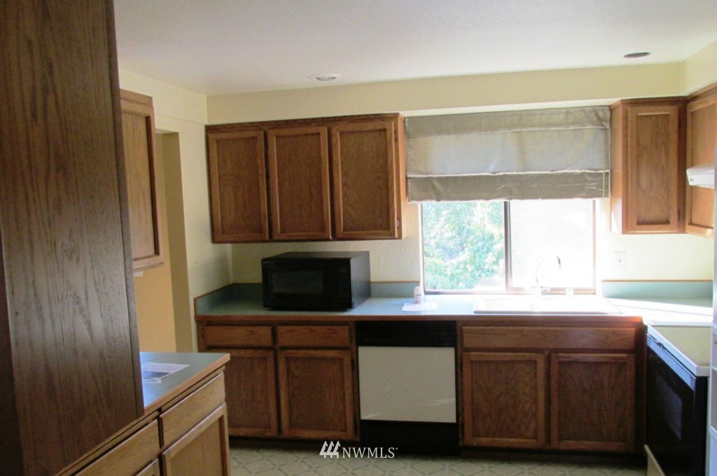 16232 Southeast 179th Street Renton, WA 98058 - Photo 4 of 9 Gallery Image 4