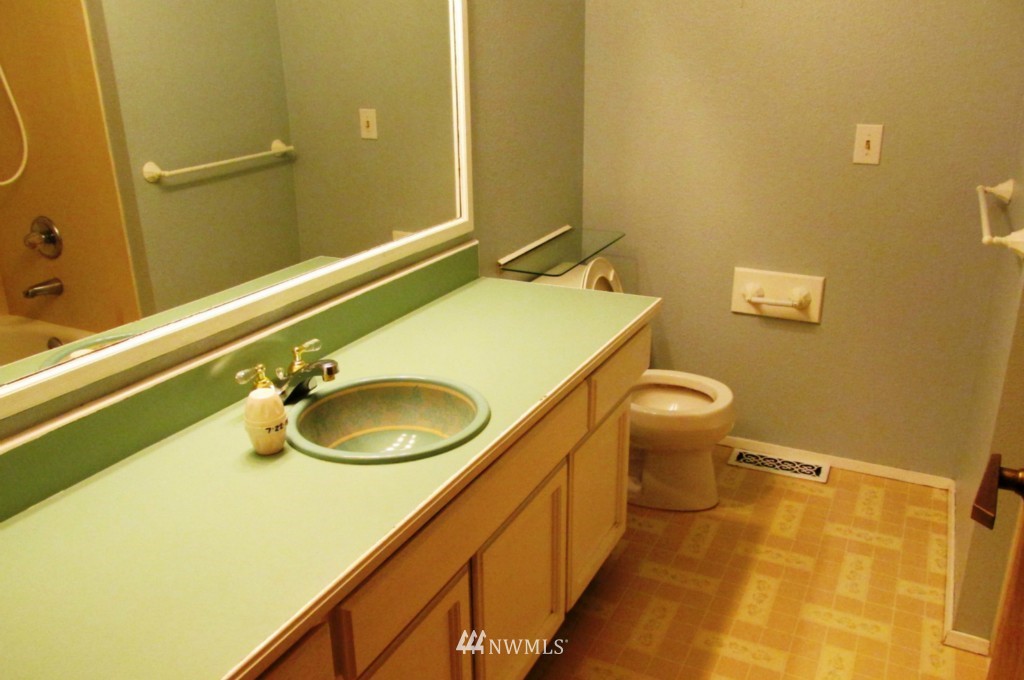 16232 Southeast 179th Street Renton, WA 98058 - Photo 6 of 9 Gallery Image 6