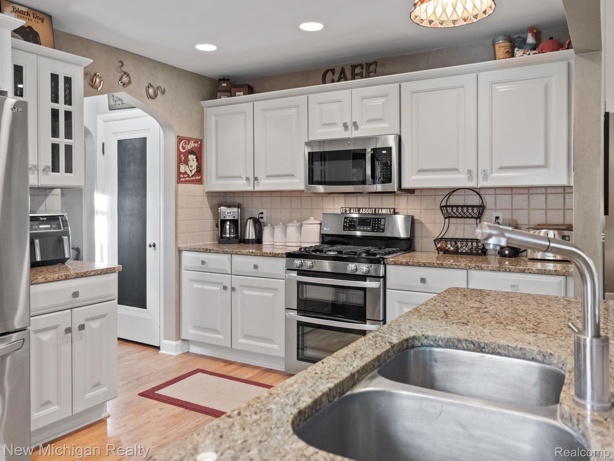 163 Ferndale Avenue Rochester, MI 48307 - Photo 21 of 41 21.jpg