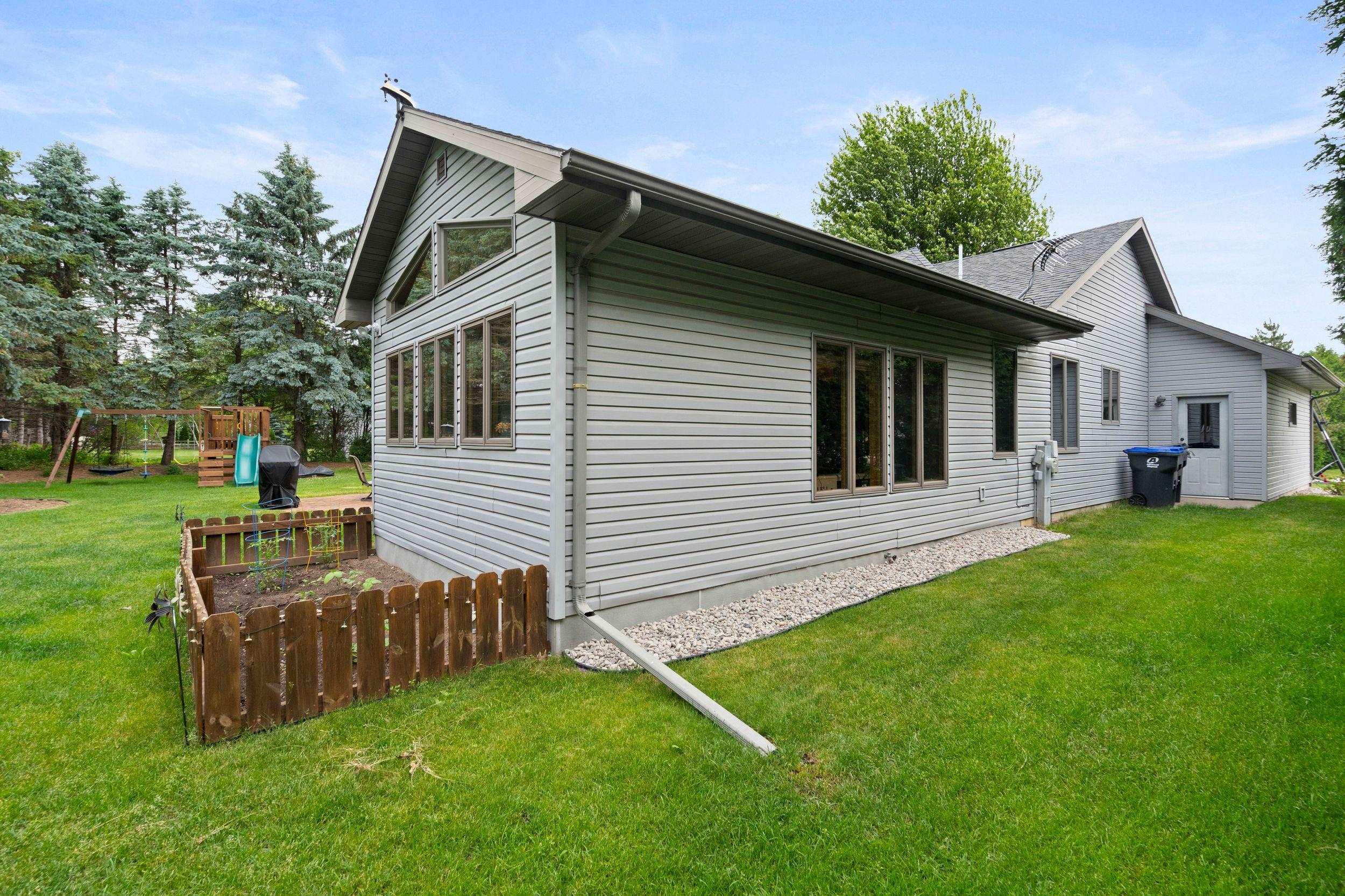 W2585 Oakbrook Court Appleton, WI 54915 - Photo 15 of 56