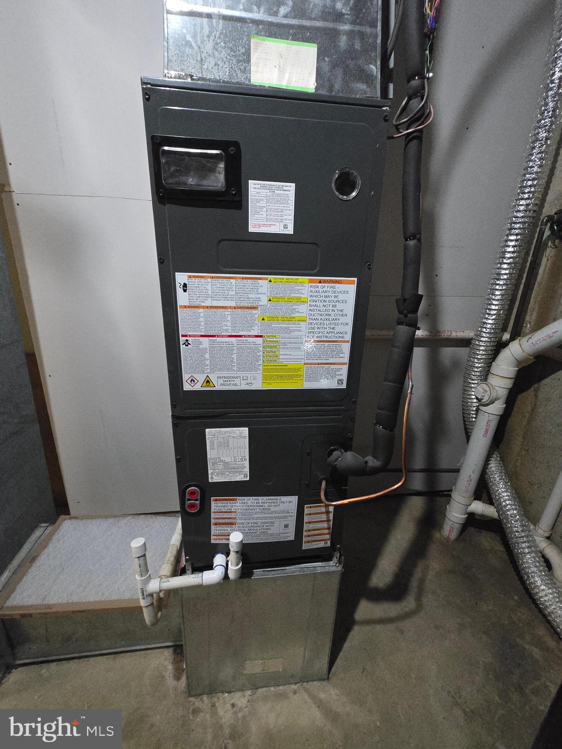 6185 Little Valley Way Alexandria, VA 22310 - Photo 39 of 44 a view of entryway and hall