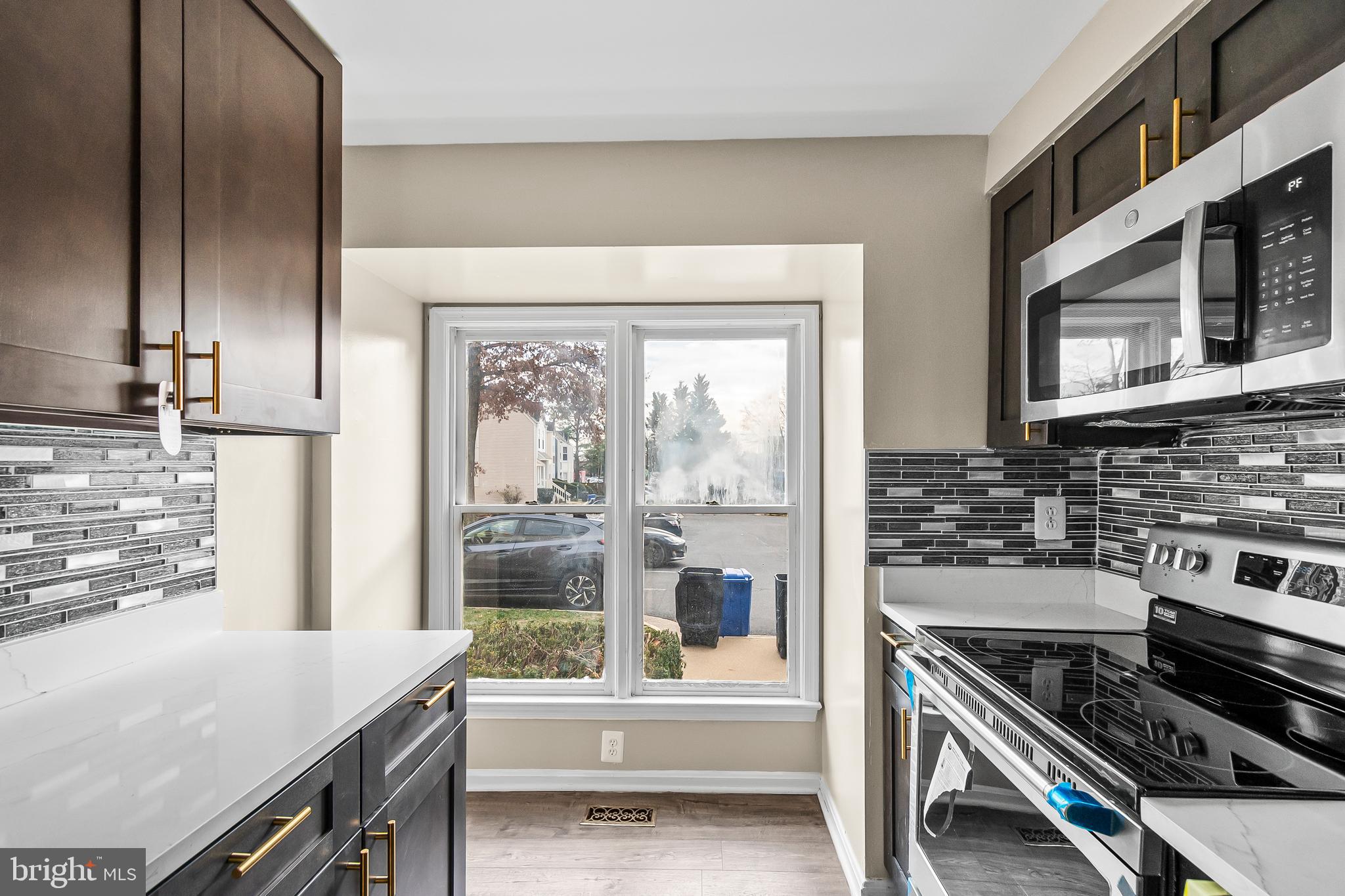 6185 Little Valley Way Alexandria, VA 22310 - Photo 43 of 44 a kitchen with a stove and a refrigerator