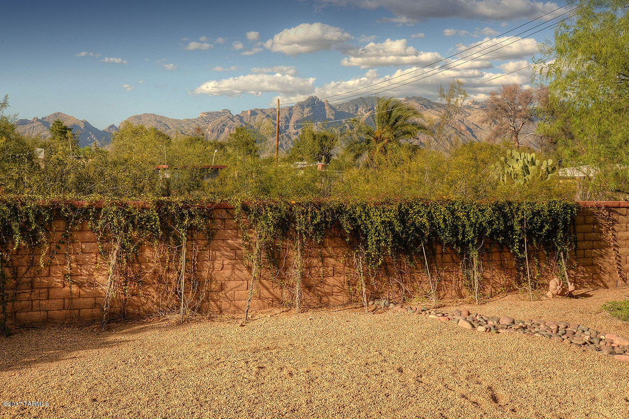 1945 East Lind Road Tucson, AZ 85719 - Photo 5 of 29 Gallery Image 5