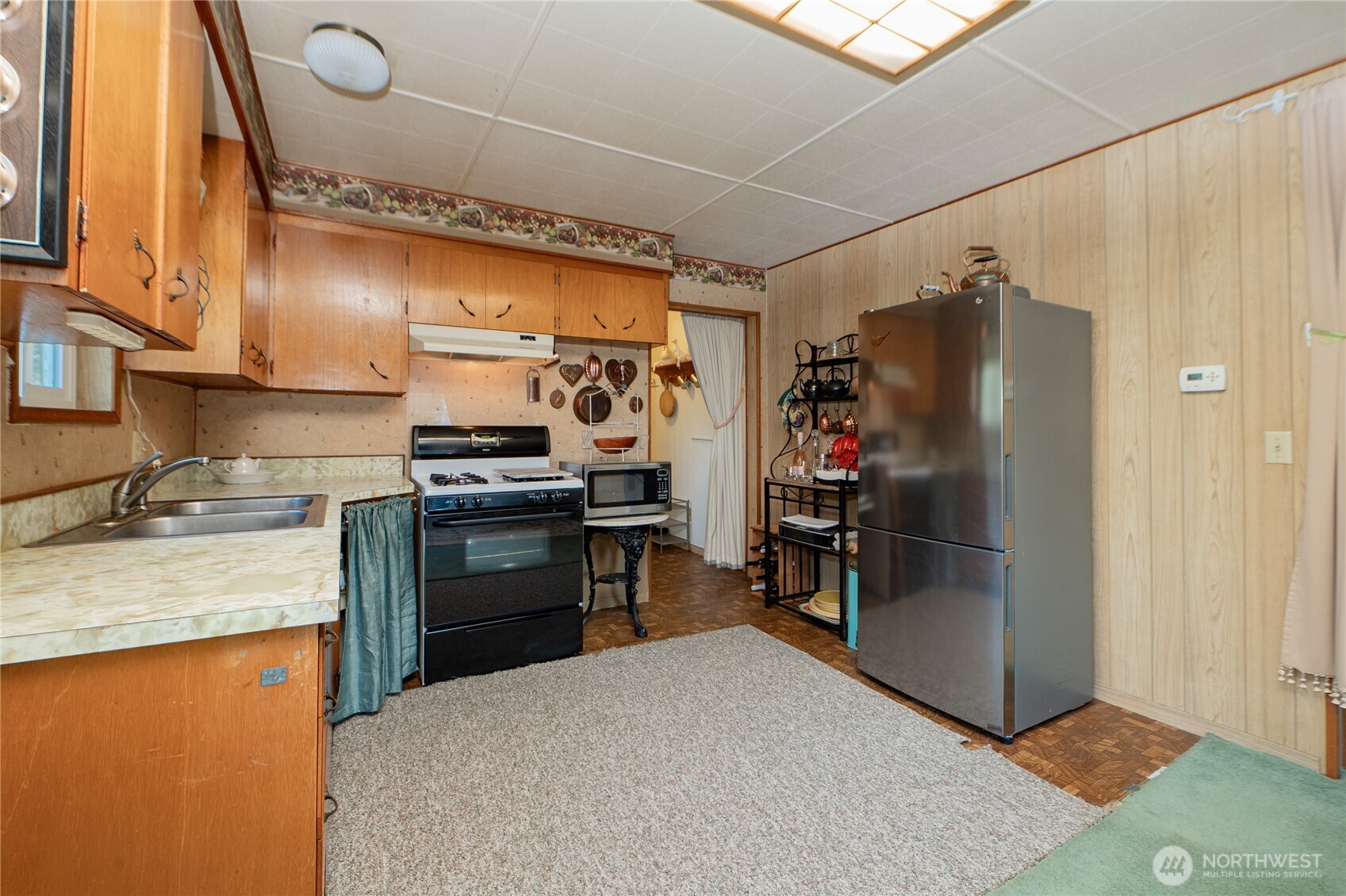 8370 Harborview Road, Unit 15 Blaine, WA 98230 - Photo 7 of 26 a kitchen with a refrigerator and a sink