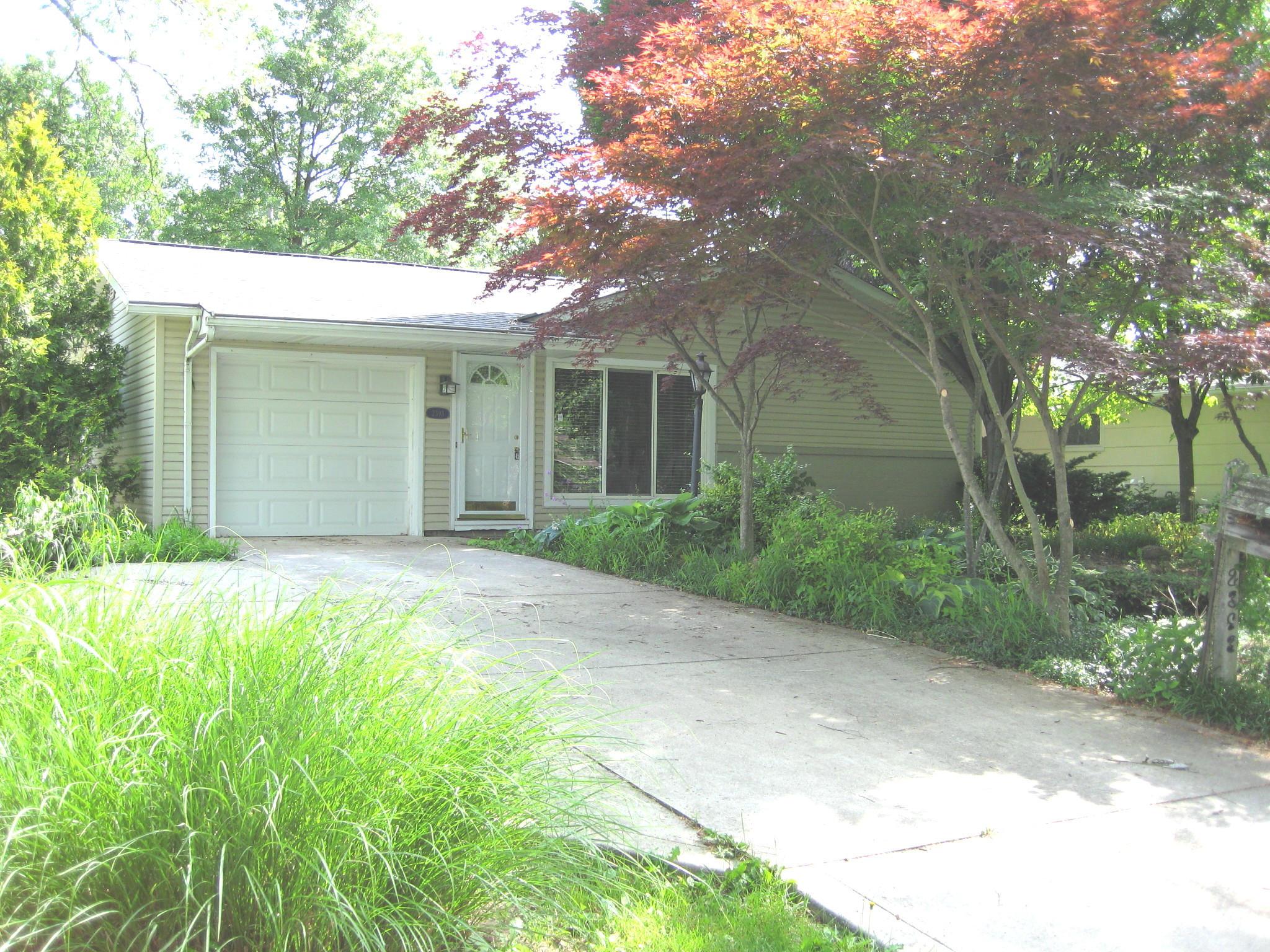 2393 Bristol Road Columbus, OH 43221 - Photo 2 of 28