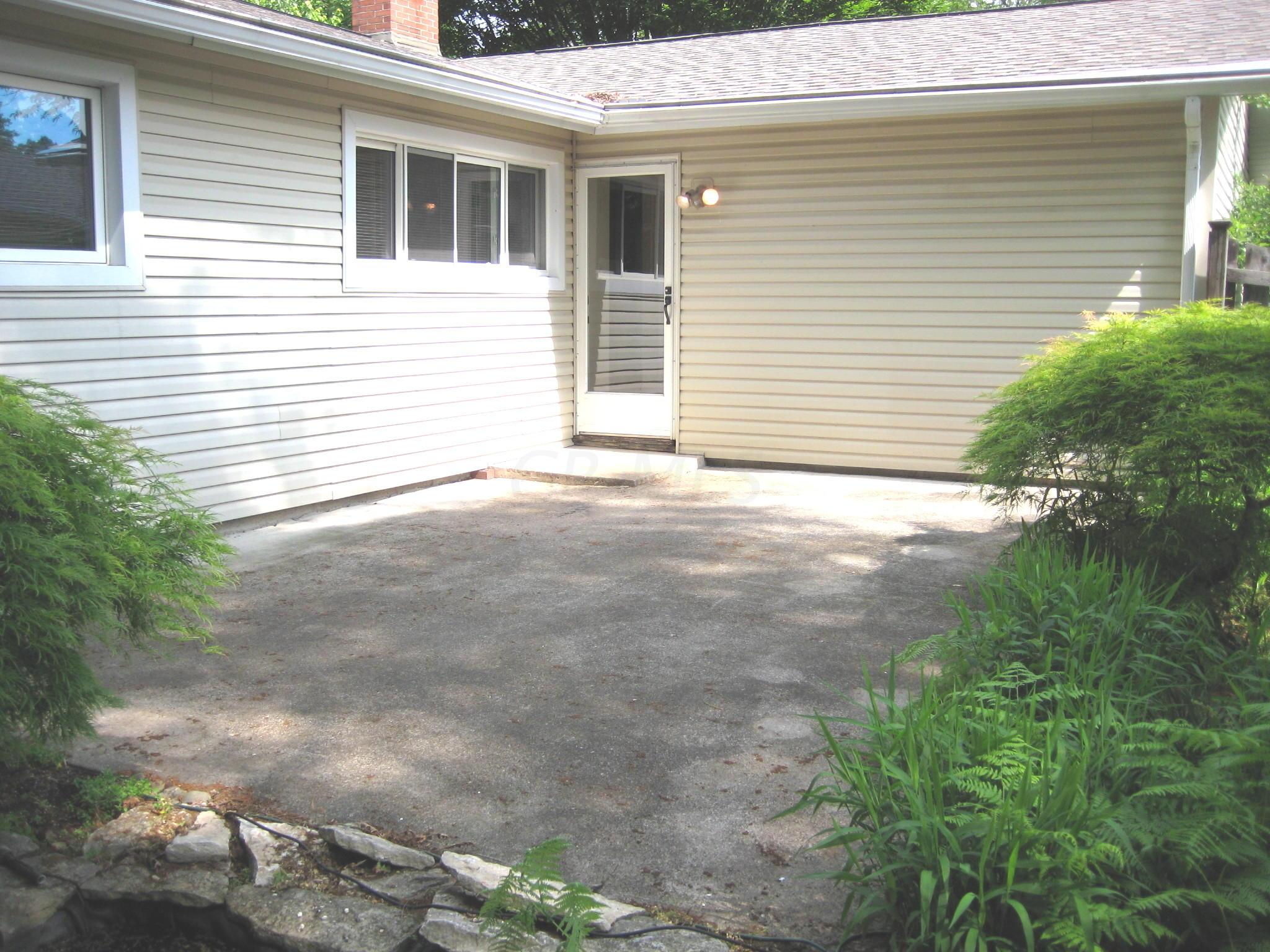 2393 Bristol Road Columbus, OH 43221 - Photo 8 of 28