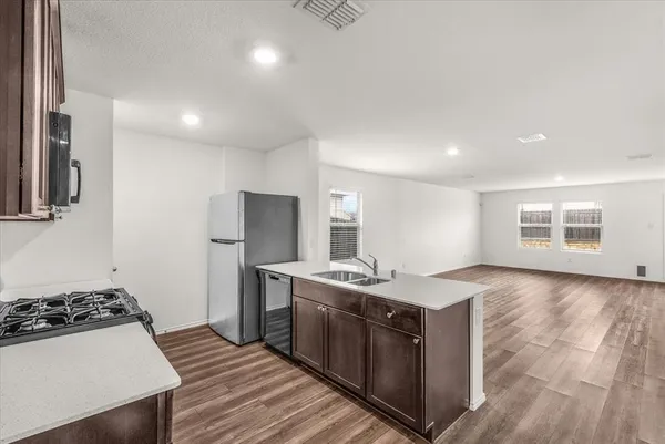 $2,095 | 340 Red Rock Trail, Fort Worth, TX 76052