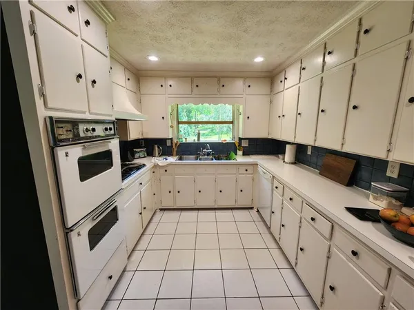 $2,925 | 2324 Clairmont Road, Atlanta, GA 30329