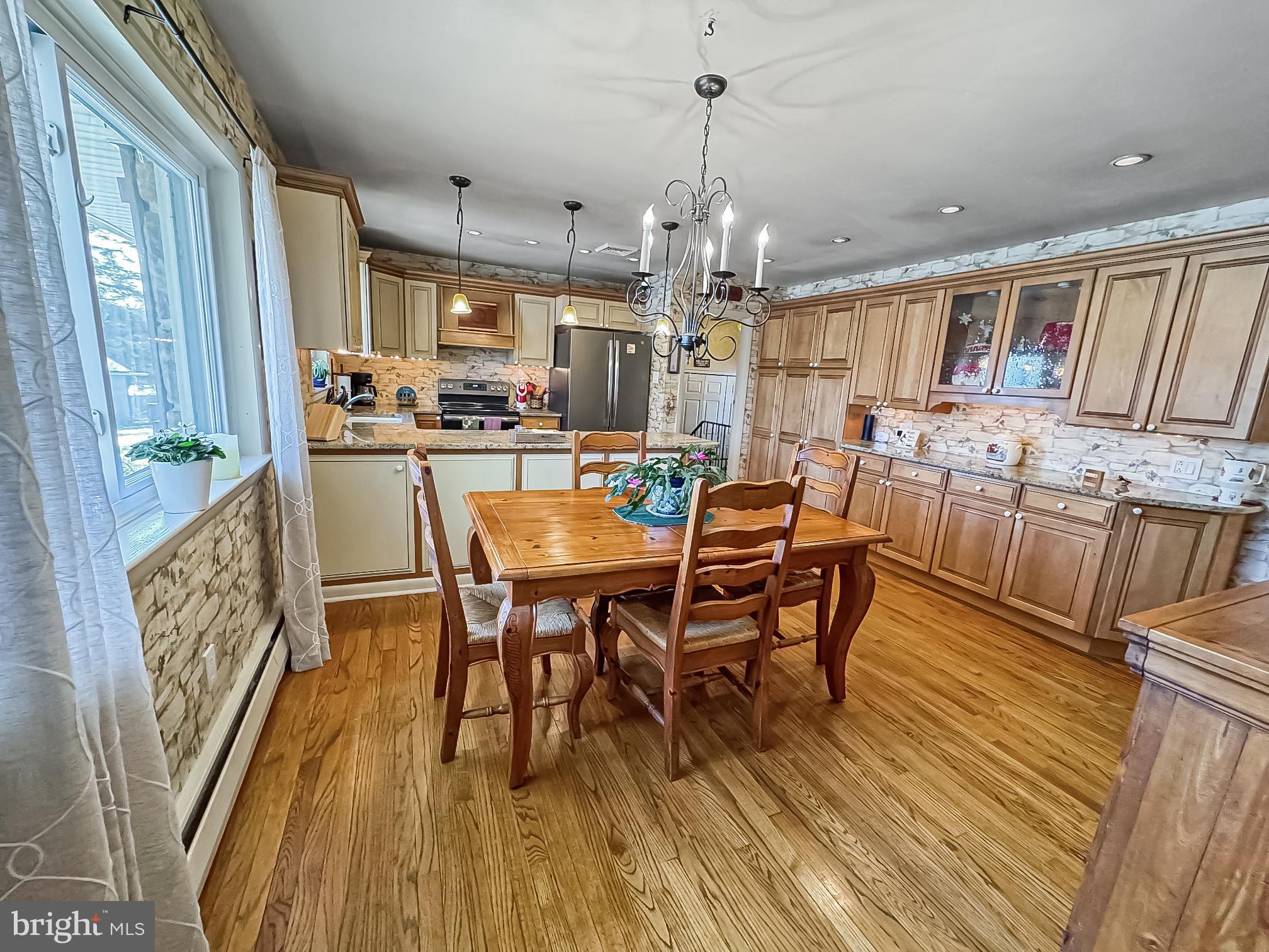 2360 New Schuylkill Road Pottstown, PA 19465 - Photo 3 of 22 Dining Area