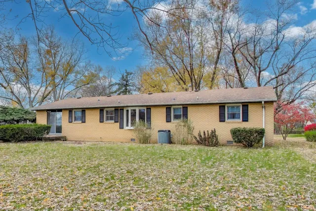 a view of a backyard with pathway