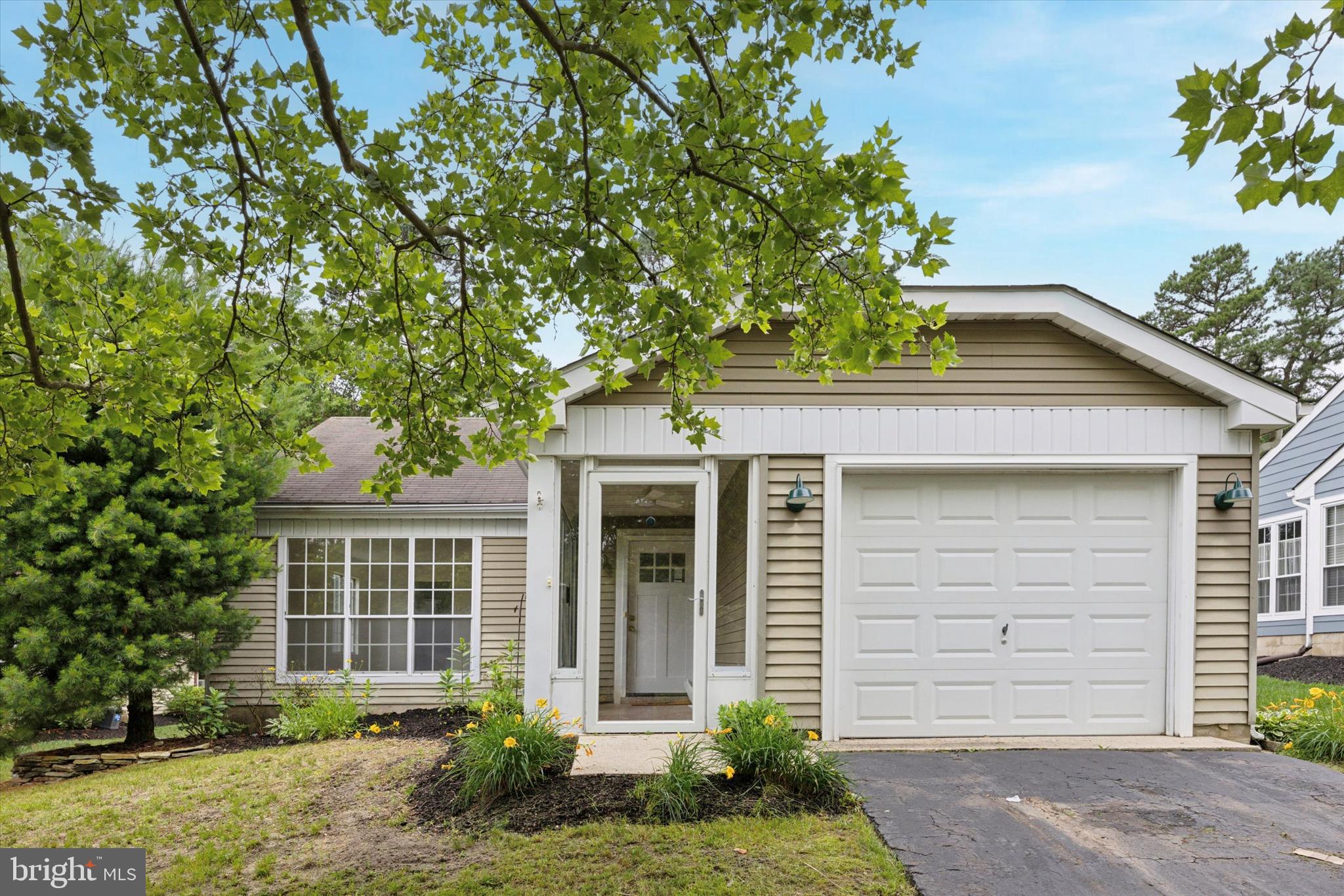 114 Gramercy Place Southampton, NJ 08088 - Photo 1 of 23 front view of a house