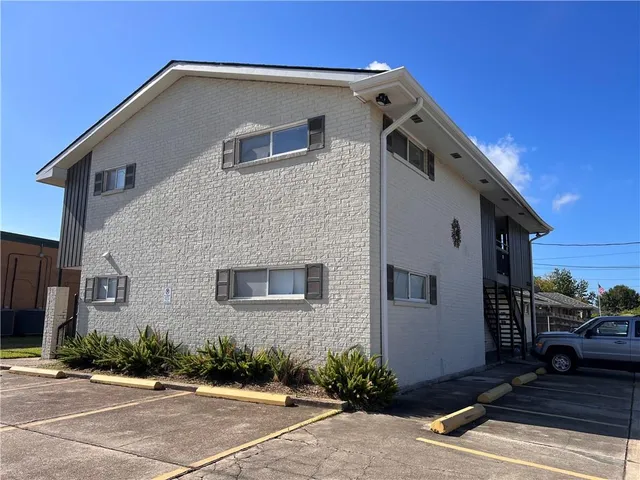 $1,250 | 2525 Riverland Drive, Unit 102, Chalmette, LA 70043