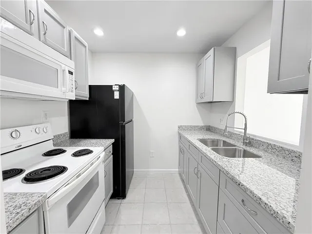 $1,250 | 2525 Riverland Drive, Unit 102, Chalmette, LA 70043