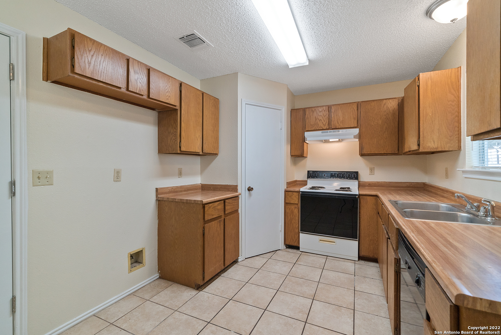 6122 Ridge Oak San Antonio, TX 78250 - Photo 12 of 31 a kitchen with a stove a sink and a refrigerator