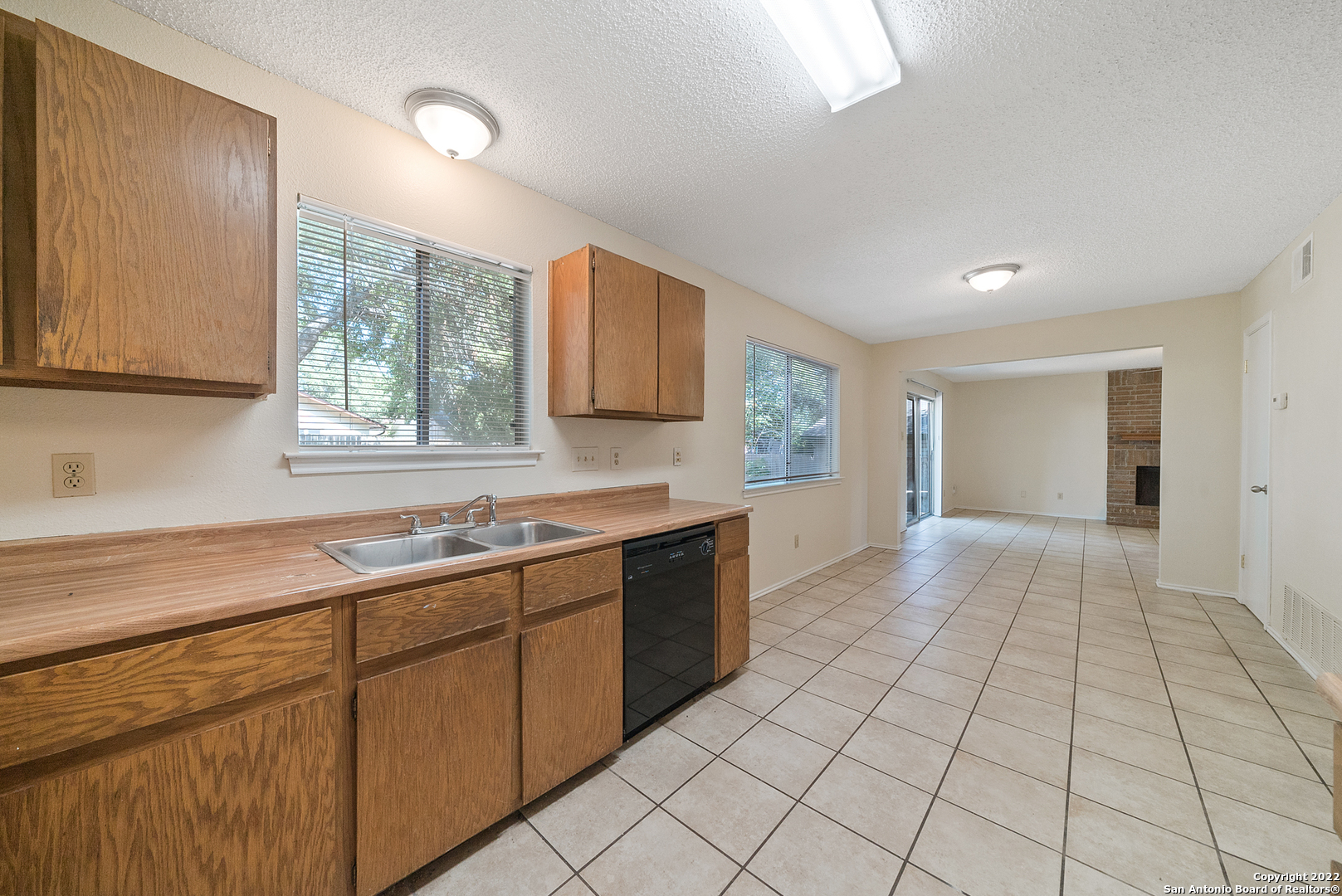 6122 Ridge Oak San Antonio, TX 78250 - Photo 13 of 31 a large kitchen with stainless steel appliances granite countertop a sink and cabinets