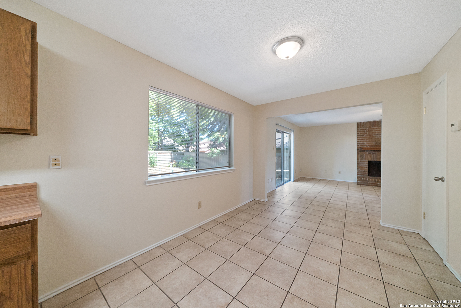 6122 Ridge Oak San Antonio, TX 78250 - Photo 15 of 31 a view of an empty room with window and cabinet