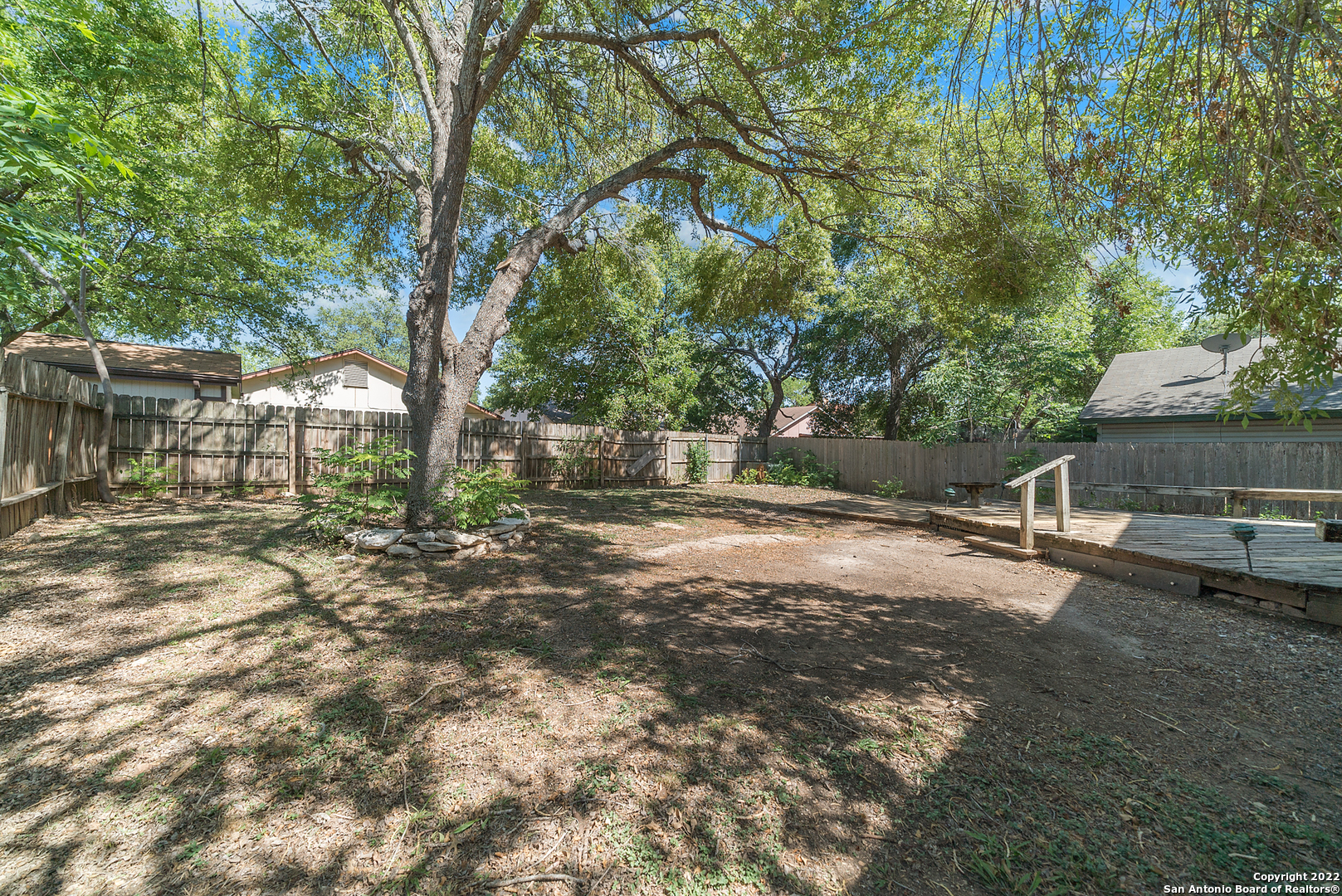 6122 Ridge Oak San Antonio, TX 78250 - Photo 26 of 31 a backyard of a house with lots of green space