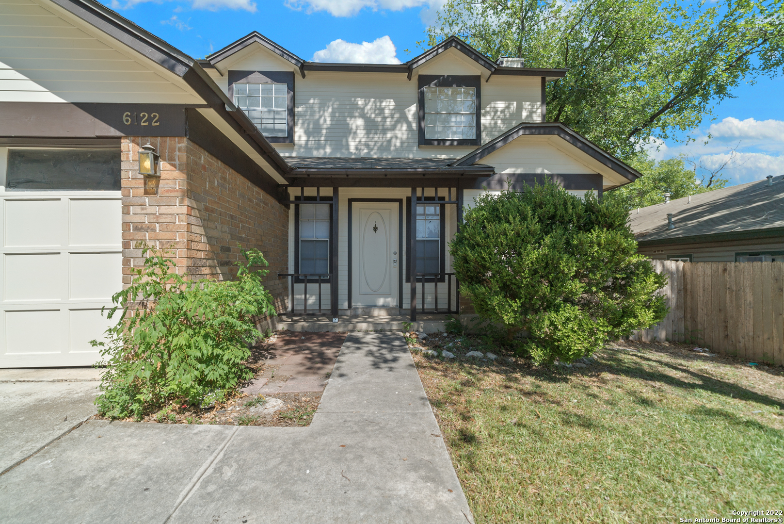 6122 Ridge Oak San Antonio, TX 78250 - Photo 5 of 31 a front view of a house with garden