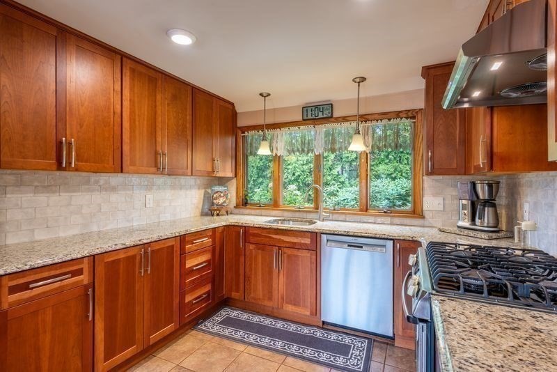 560 Middle Street Amherst, MA 01002 - Photo 11 of 40