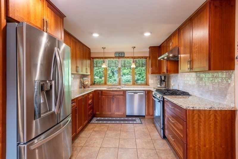 560 Middle Street Amherst, MA 01002 - Photo 12 of 40