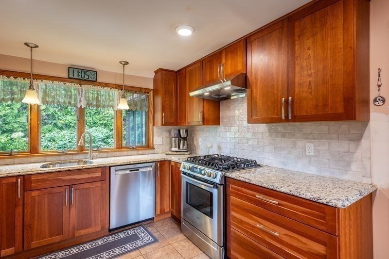 560 Middle Street Amherst, MA 01002 - Photo 14 of 40