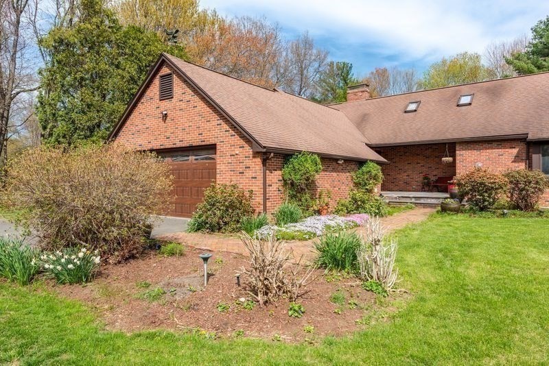 560 Middle Street Amherst, MA 01002 - Photo 2 of 40