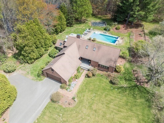 560 Middle Street Amherst, MA 01002 - Photo 7 of 40