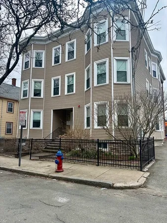 $3,000 | 22 Sewall Street, Unit 2, Somerville, MA 02145