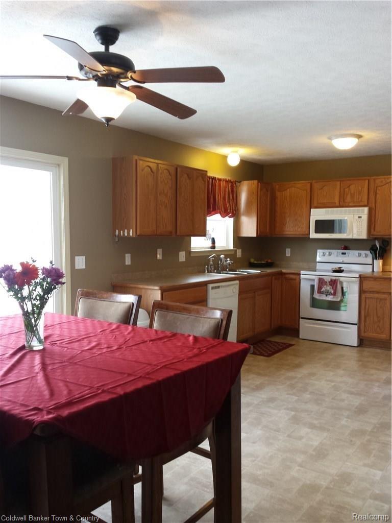 10662 Converse Road Fowlerville, MI 48836 - Photo 9 of 22 20160118_134646.jpg