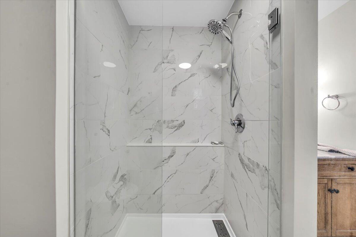 3007 Green Ridge Road Roanoke, VA 24019 - Photo 19 of 56 a bathroom with a shower
