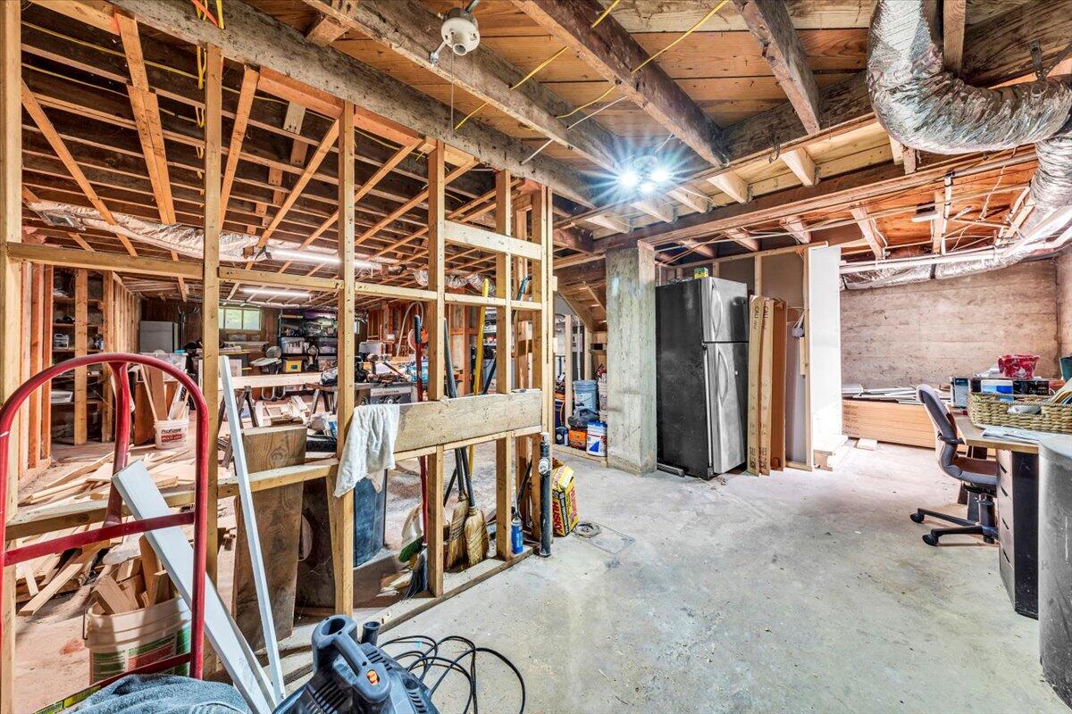 3007 Green Ridge Road Roanoke, VA 24019 - Photo 28 of 56 a view of a room with gym equipment