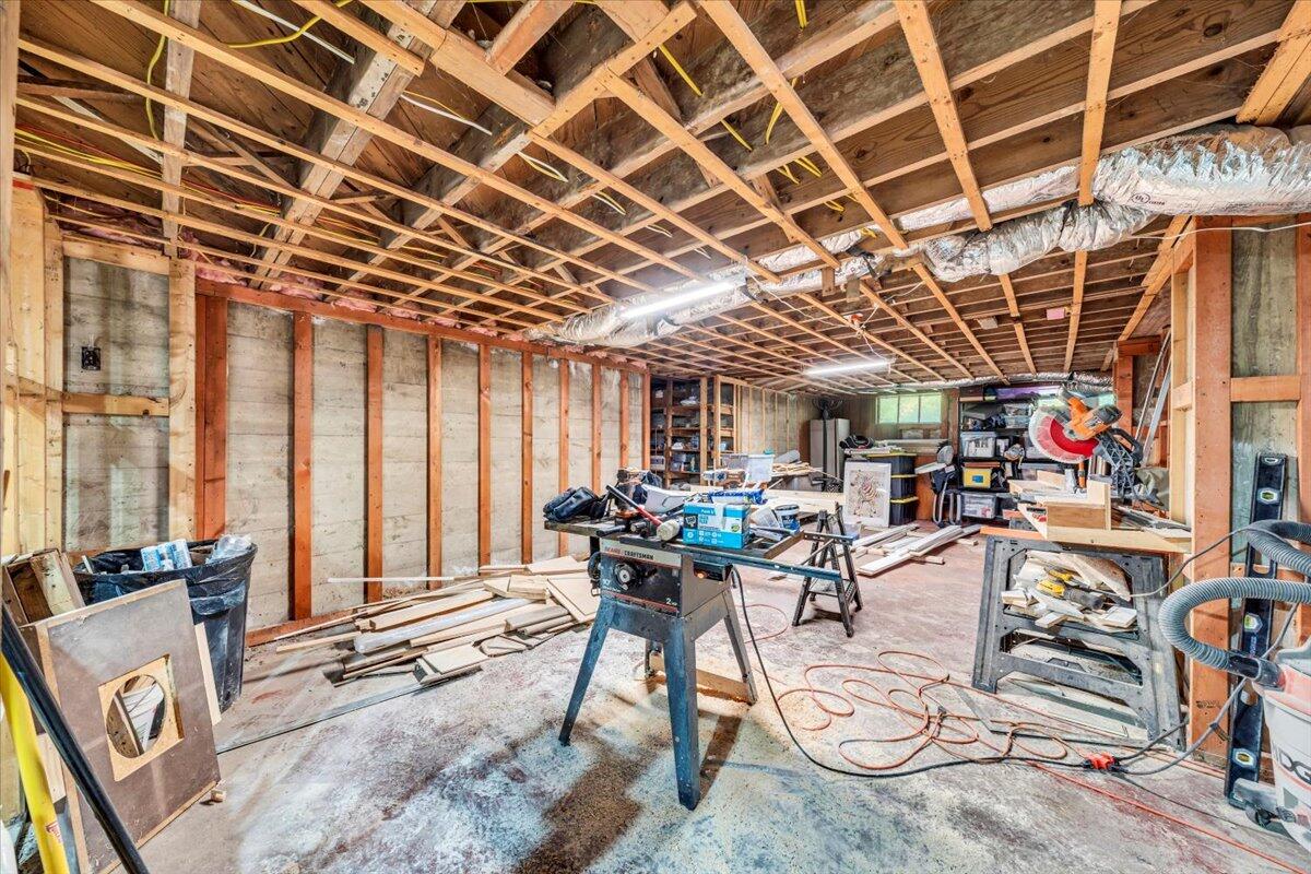 3007 Green Ridge Road Roanoke, VA 24019 - Photo 29 of 56 a view of a room with gym equipment
