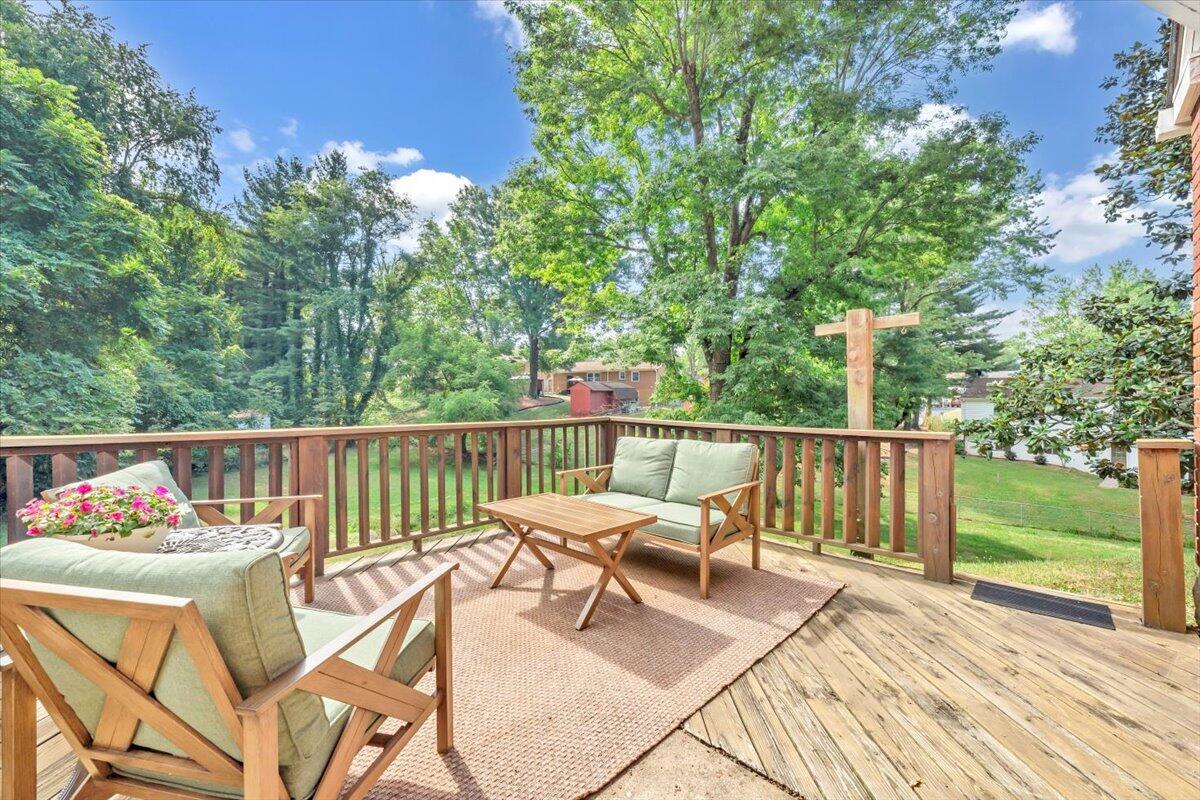 3007 Green Ridge Road Roanoke, VA 24019 - Photo 35 of 56 a view of a chairs and table on the wooden floor