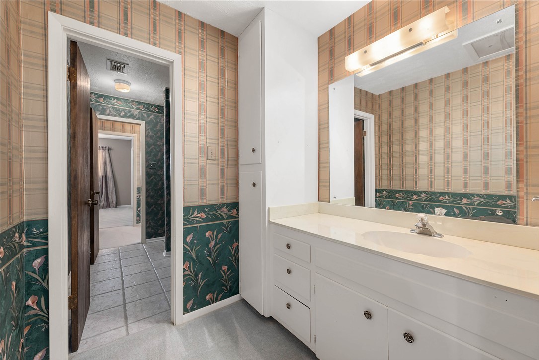 12994 Hunters Creek Road College Station, TX 77845 - Photo 22 of 35 a bathroom with a double vanity sink and a mirror