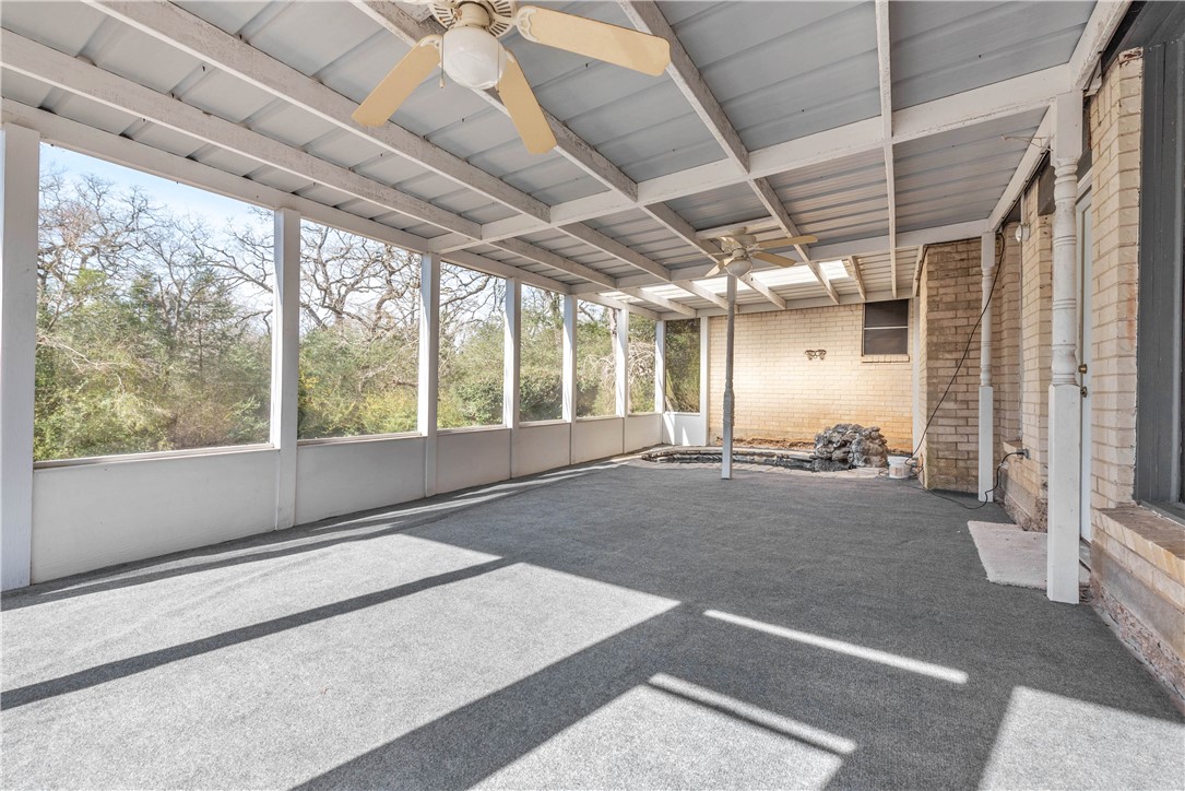 12994 Hunters Creek Road College Station, TX 77845 - Photo 29 of 35 a living room with furniture