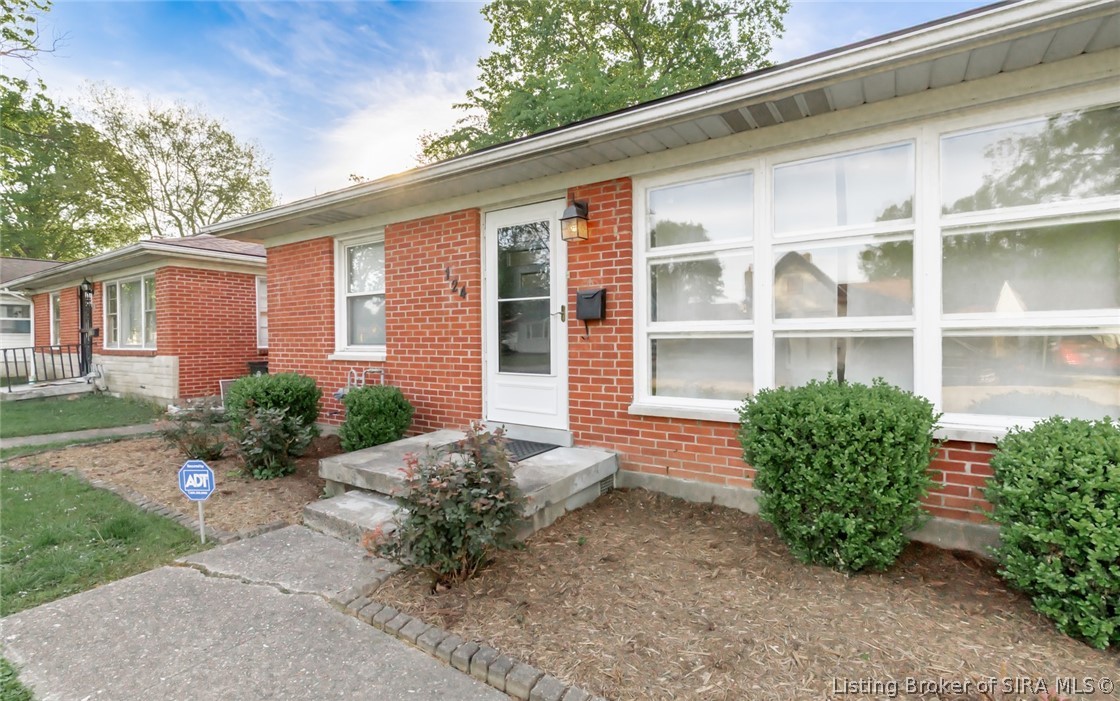 124 Conner Street New Albany, IN 47150 - Photo 4 of 61