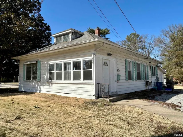 $89,900 | 1004 West Mill Street, Carbondale, IL 62901