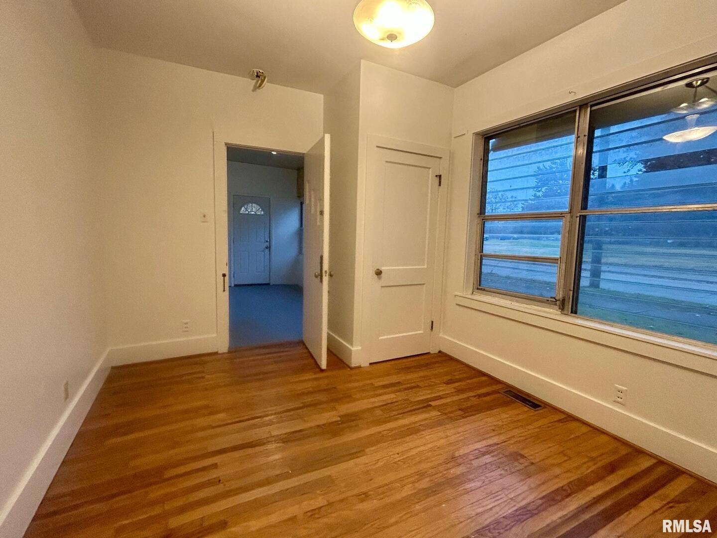 1004 West Mill Street Carbondale, IL 62901 - Photo 13 of 29