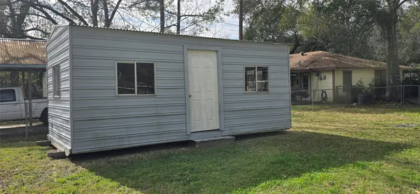 a view of a house with a backyard