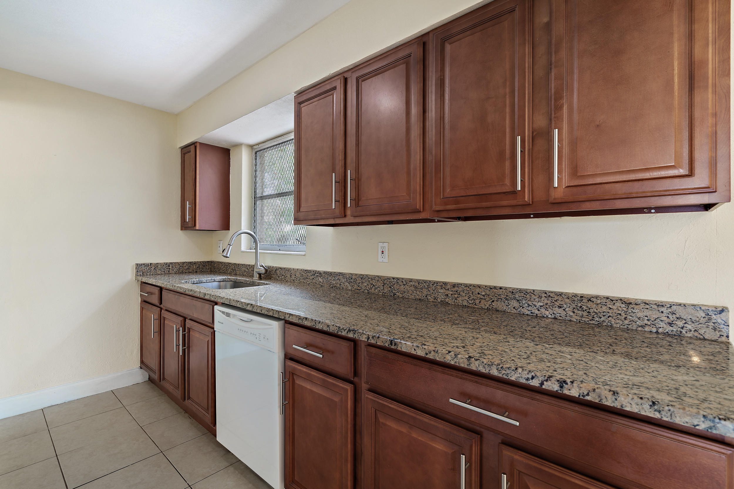 411 West 34th Street Riviera Beach, FL 33404 - Photo 7 of 16 Kitchen