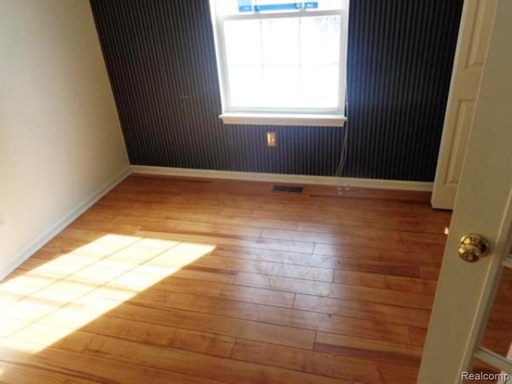3766 Sandhill Road Lansing, MI 48911 - Photo 8 of 12 9.jpg