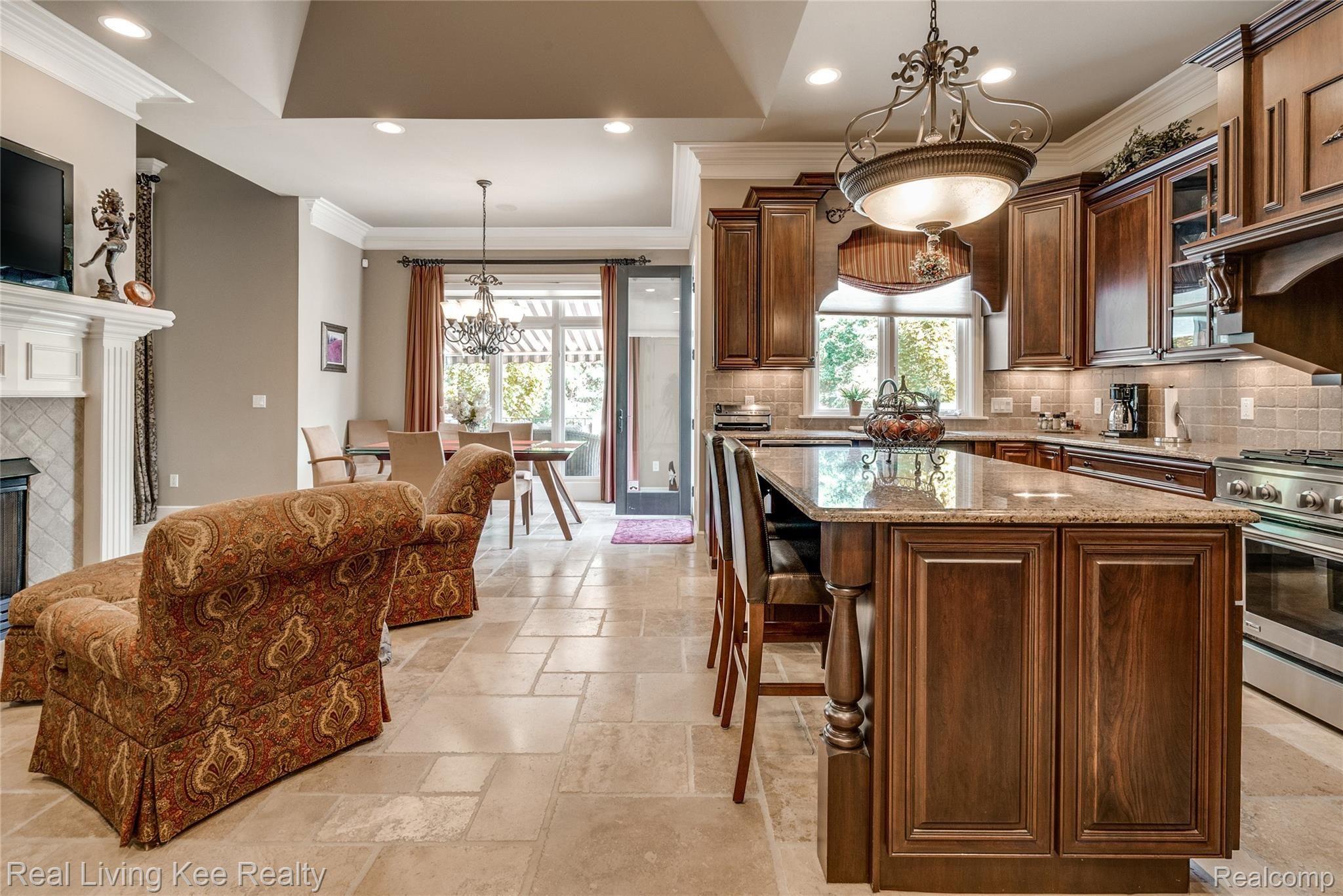563 Wellington Circle Rochester, MI 48309 - Photo 40 of 68 Interiors (24 of 62).jpg