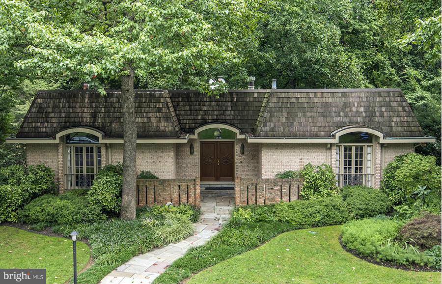 4111 North Ridgeview Road Arlington, VA 22207 - Photo 1 of 21 Exterior (Front)