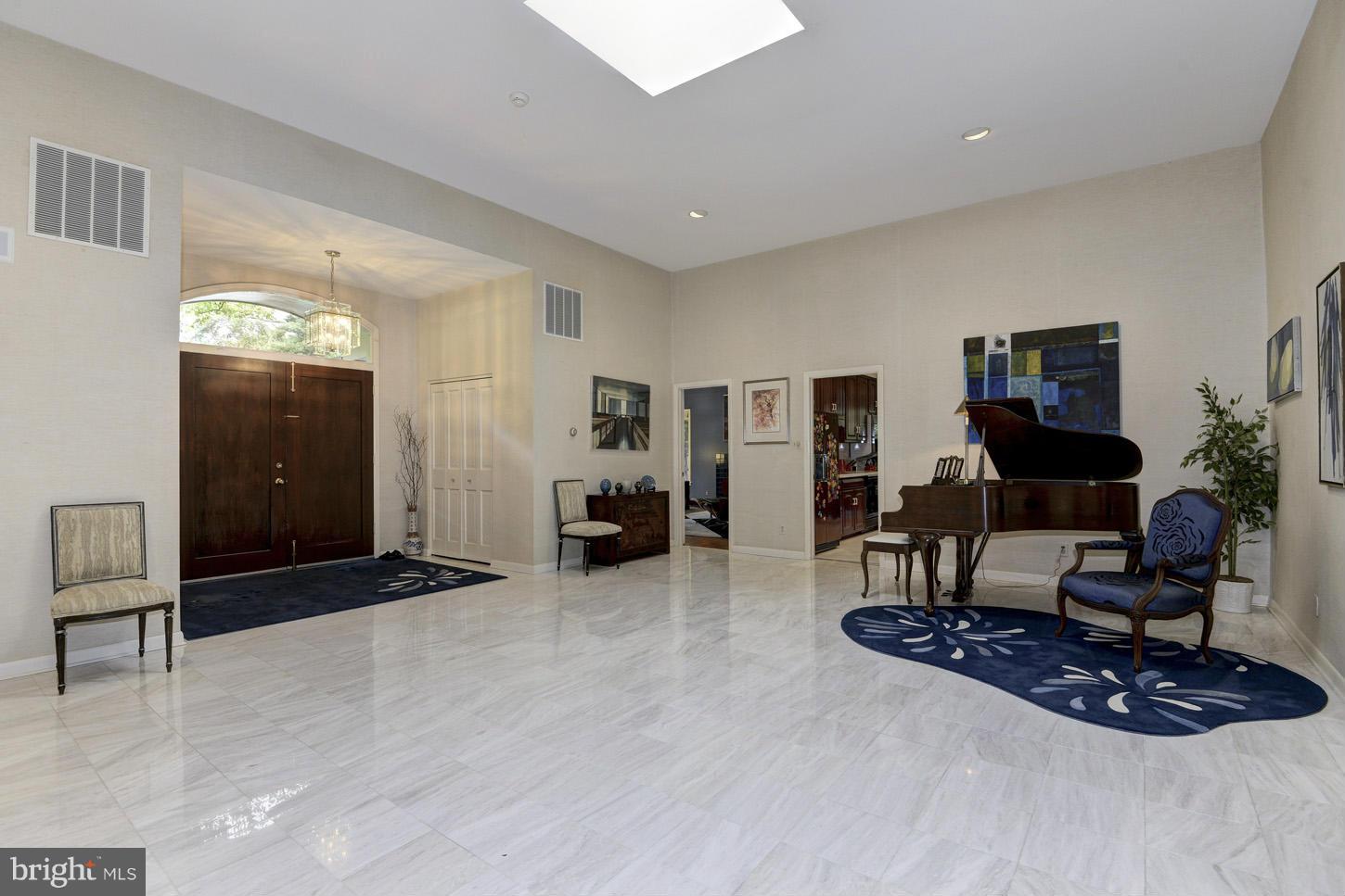4111 North Ridgeview Road Arlington, VA 22207 - Photo 2 of 21 Interior (General)