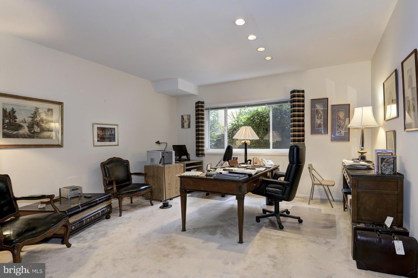4111 North Ridgeview Road Arlington, VA 22207 - Photo 15 of 21 Interior (General)